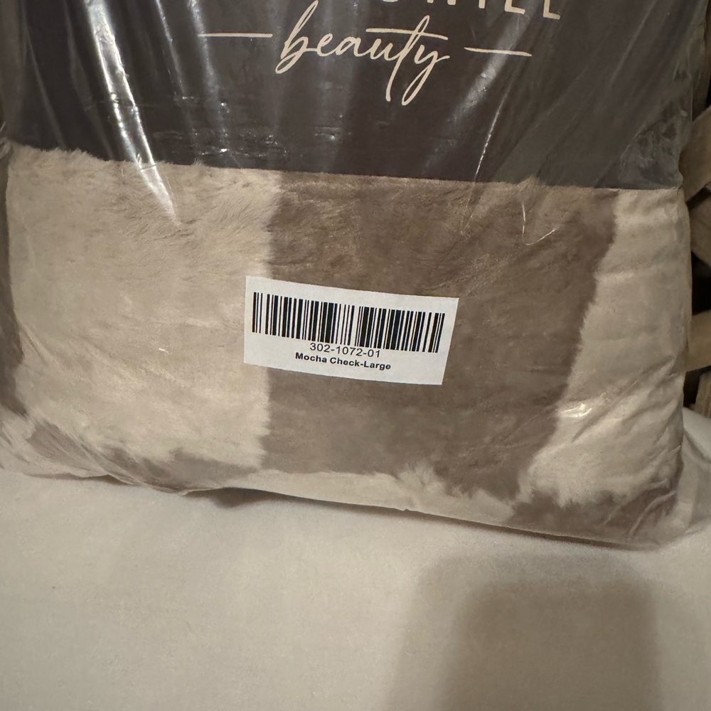 NWT Lola Blankets Mocha Check Large - Picture 7 of 7